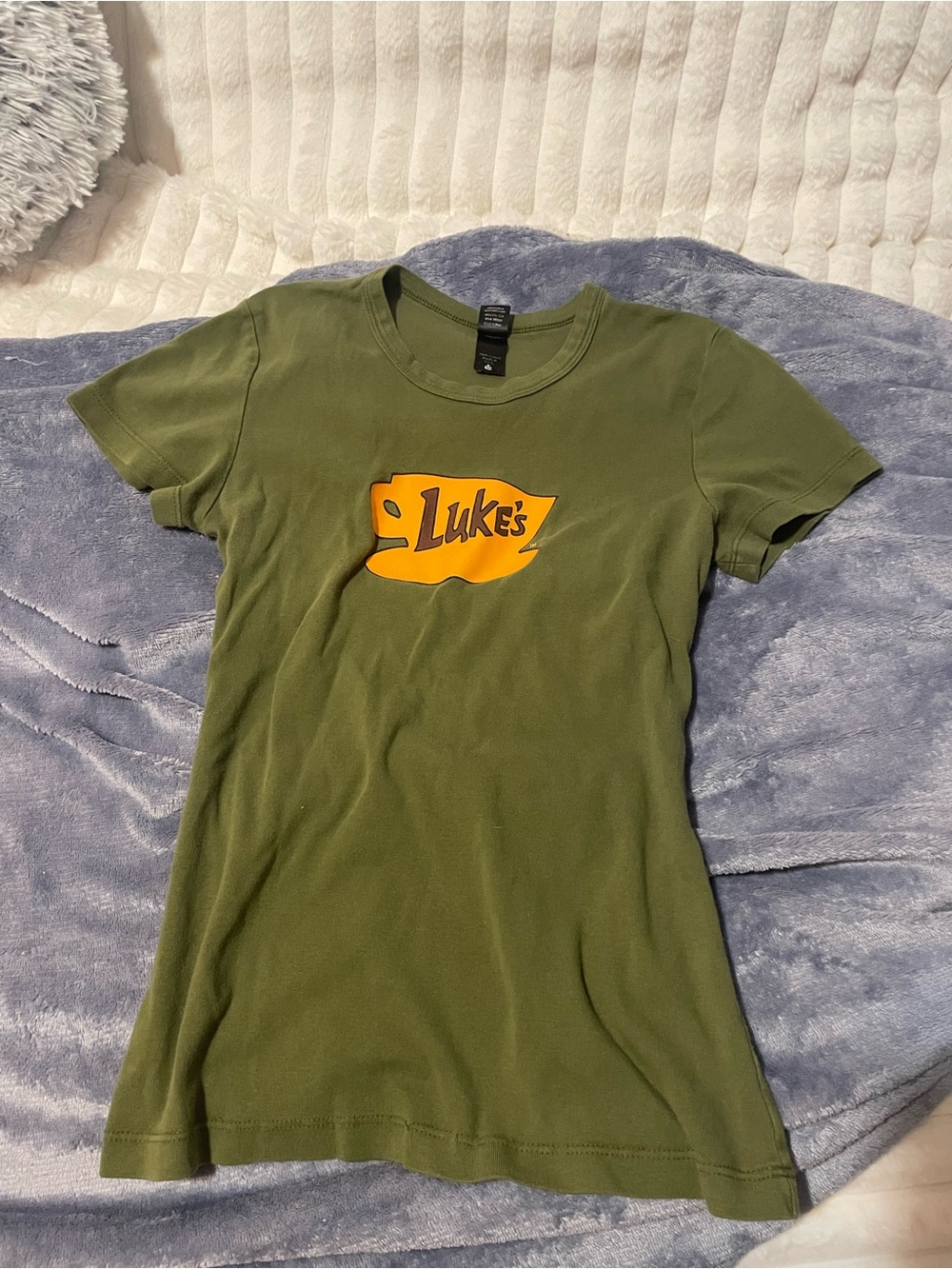 thrifted gilmore girls “luke’s” olive green tee size US M!!